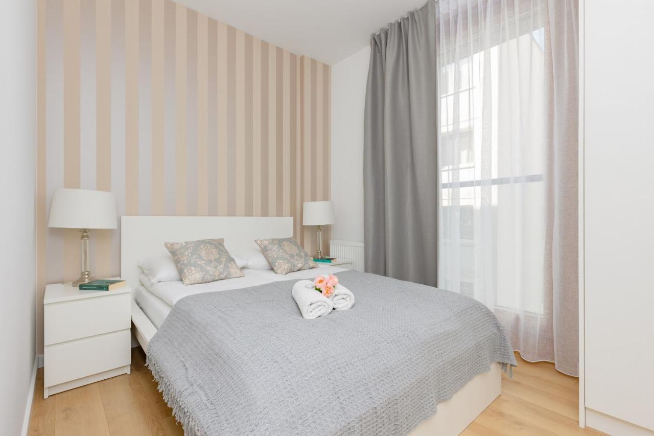 Warszawa Srodmiescie Bonifraterska Apartments By Noclegi Renters Buitenkant foto