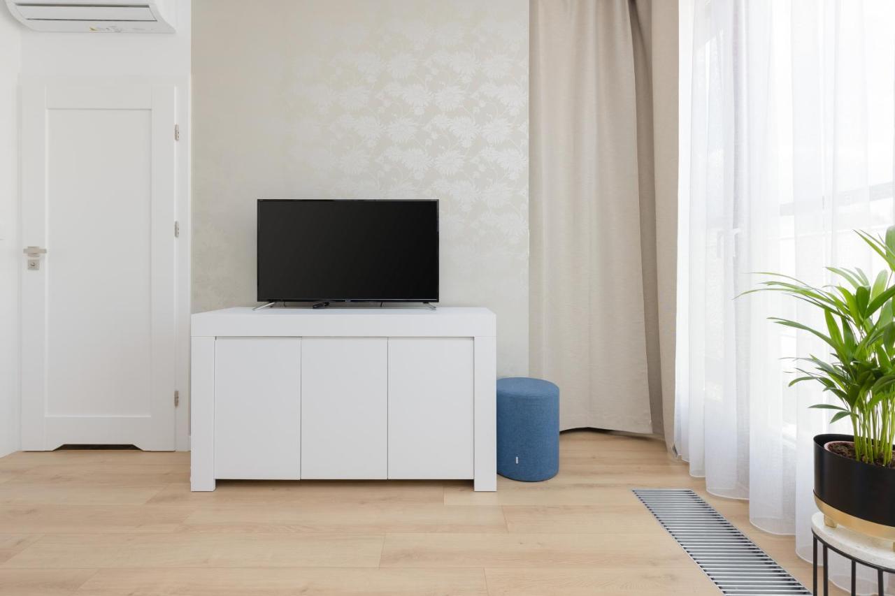 Warszawa Srodmiescie Bonifraterska Apartments By Noclegi Renters Buitenkant foto