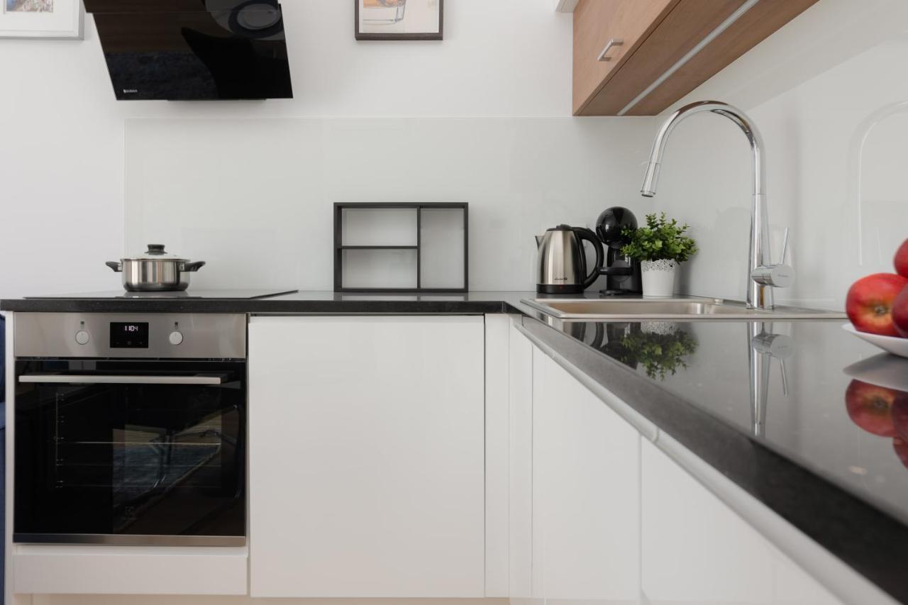 Warszawa Srodmiescie Bonifraterska Apartments By Noclegi Renters Buitenkant foto